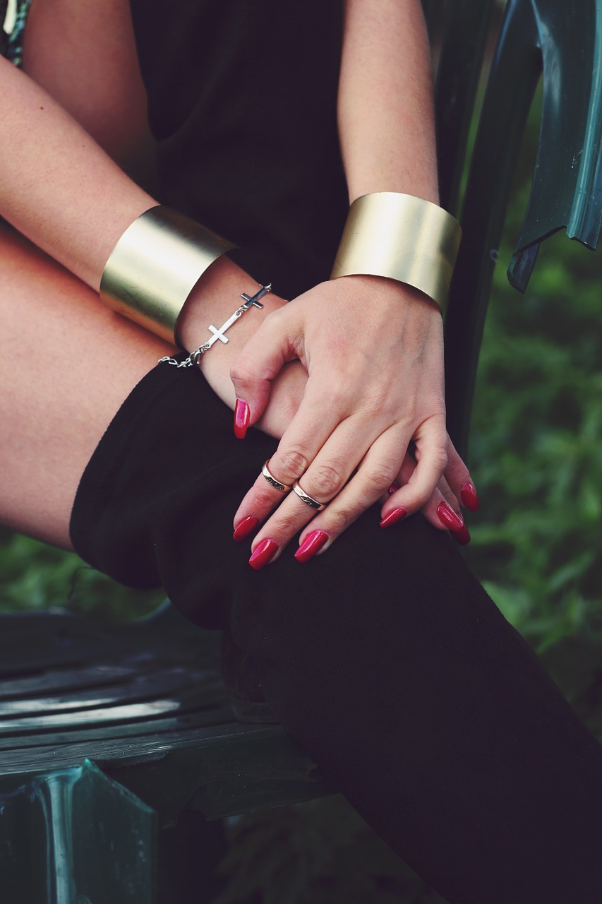 Jak przedłużyć paznokcie, żeby były trwałe, eleganckie i modne?